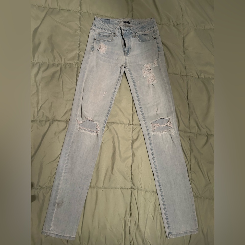 American Eagle Outfitters Light Blue Distressed Skinny Jeans